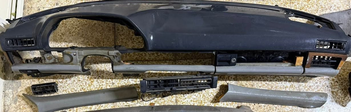 دشبول رئاسی+ ستیرن ١٩٩٠ 
دشبول ناقصهە بس الصاجات
بحالة جیدة، بدون شقوق او ضرر
الستیرن نظیف و بحالة جیدة
السعر 115 الف دینار
خابر اذا شرای
الغراض موجودة باربیل

*********** أربيل, العراق
