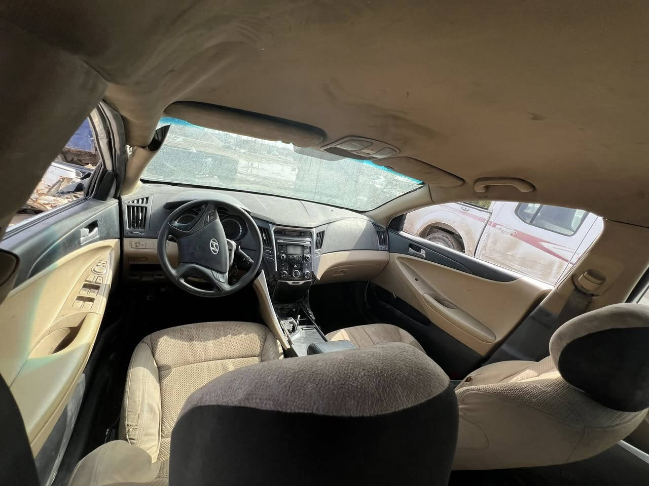 السلام عليكم سوناتة 2011السيارة شقالة مكانهة واسط الصويرة.رقم الجهاز***********
