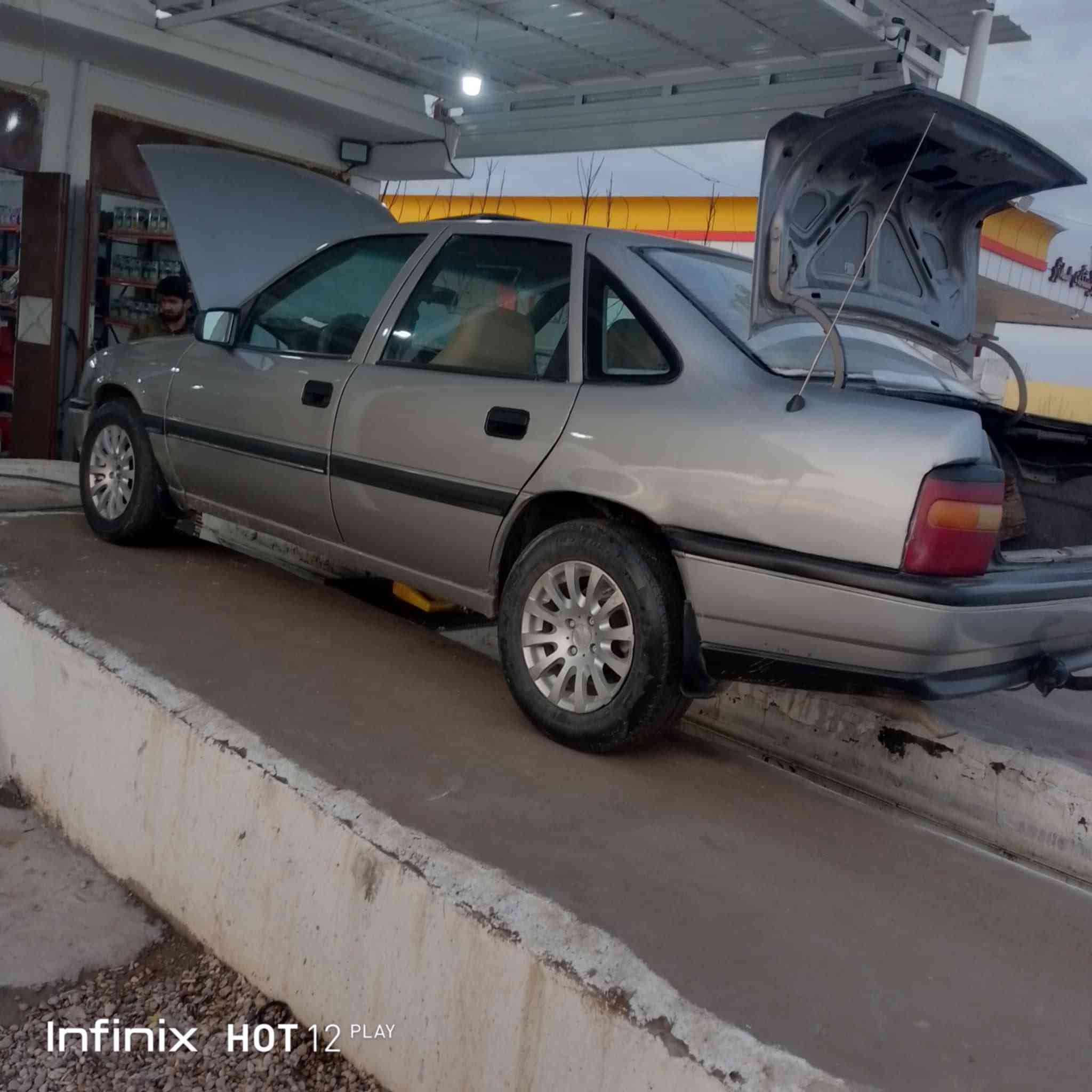 ئۆپل مودیل 91مەکینە 20 گێرومەکینە بەشەرت سیارە نضیف بدون سوبغ وکالە تعویل فوری مکان بردەرەش 37بیهامجال رقم موبایل  ***********
