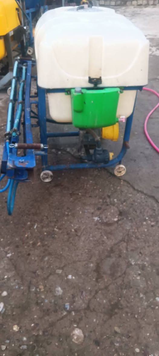 للبیع مرشە400لتری جدید لحیم مابی جاهز عل شغل گاردن بی مکان قضاء بردرش قریب موصل ***********  *********** بی  واتساب ڤایبر
