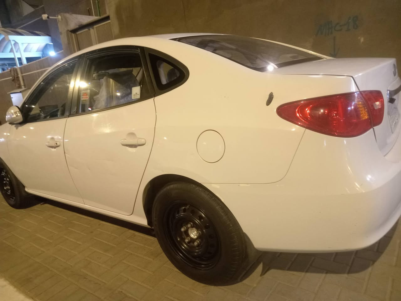 النترا للبيع 2011مكفوله محرك ١٦٠٠ لون ابيض صدفي رقم بصرة العنوان بصرة الحيانية شارع ٦٠ رقم الهاتف ***********
