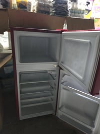 ثلاجة الحجم الصغيرر للبيع كلش نظييفه ااخت الجديدة الاتصال على االررقم ...