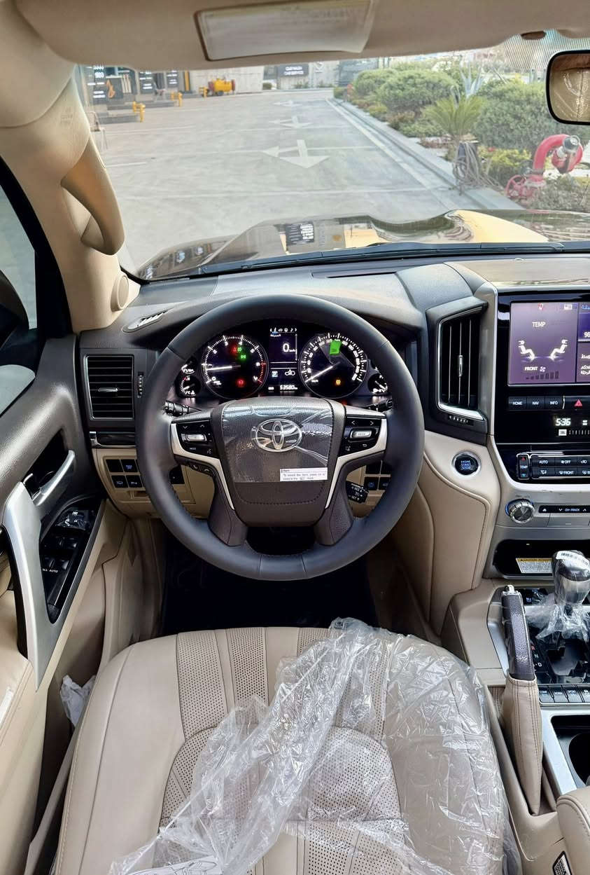 تيوتا لاندكروز 2020 ( لكزس V.X.S )
ماشآءالله  تحدا شرط ماكو هيج نضافطها
‎جكات
داخل ديزاينو
ستيرن كاهرباى
سندوق شفط
رادار
كشنات تبريد
٥كاميرات
محرك (5.700) ليكزز
‏‎ماشييه 53 كم حقيقي
‏‎لاندكروز VXS 
‎‏‎موديل.موديل 2020
‎‏‎فول مواصفات 1/1
‎‏‎السيارة مواصفات اللكزس 
‎‏‎-جوبلس تصعد وتنزل 
‎‏‎-شاحن لاسلكي 
‎‏‎- نضام ترحيب عند الاقتراب 
‎‏‎- دبل ماوس 
‎‏‎- شاشة تحكم لكزس 
‎‏‎- شاشات عدد 3 
‎‏‎-تشغيل عن بعد 
‎‏‎- كراسي كهرباء 
‎‏‎- مكينة V8 /5.7
‎‏‎-زراك لايت 
‎‏‎- 5 بصمة ابواب 
‎‏‎- سيستم صوت لكزس 
‎‏‎- ستيرن صاج 
‎‏‎- 8 ايرباك
‎‏‎- فور ويل 
‎‏‎- حساسات امامي خلفي 
‏‎ماشي 53کم
‏‎- نضام ايكو تقليل صرفية 
‎‏‎-ثلاجة 
‏‎مواصفات VX.S معروفة ما يحتاج اذكر لبقية 

‎ا‎مكفولة كفالة عامة من الدعامية إلى الدعامية 
‎ا‎بدون بارد بدون صبخ ،بدون رصعات ،بدون حتا شخط
‎ا‎،رمل مابي ،حتا لحية بدون صبخ بقية كلها بشرط

‎محرك كير بشرط مامفتوح
‎سيارة حيل نظيفة كلشي عل بلاد لوك
‎سنوية زنكة كلشي جديد مدفوع لـ2029
‎باسمي السنوية بشرط تحويل و خرامة 
‎سيارة مابيـها دينار مصرف كامل من كل نواحي

سعر567$
رقم صاحب سيارة ***********
‎‏‎
