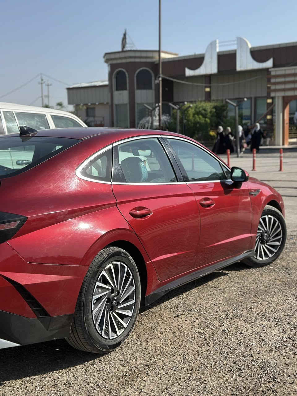 السلام عليكم 
للبيع  فقط 
 سياره جديدة بمعنى الكلمه
سوناتا ٢٠٢٤دخول جديد
فول عده الفتحة
هايبرد مكينة دوووش
شكل جديد
ستيرن حـرف D
تبريد بينانو 
ترحيب عند الاقتراب 
كشن مخمل اوف وايت
كشنات ثنين كهرباء
كشنات تدفئه تبريد
مانع تصادم امامي خلفي
لايت عدسات
شاشه متصله 
كير تعلـيك 
صندوق كهرباء
بصمة ابواب
١٢ سماعة
بك لايت لد
اوتو هولد
سايد بريك بصمه 
قيادة ذاتيه 
تحديد مسار
تبريد قطعتين 
كأمره ٣٦٠ 
رادار امامي وخلفي وجانبي 
وباقي المواصفات المعروفه 
تاريها مال زيرو 
ماشيه ٣٠٠٠كيلو
حادثها جاملغ عكس السايق فقط
رقم بغداد ب اسمي تحويل ثاني يوم
عنوان بغداد قرب علوة الرشيد 
***********
***********
السعر ١٨٣
