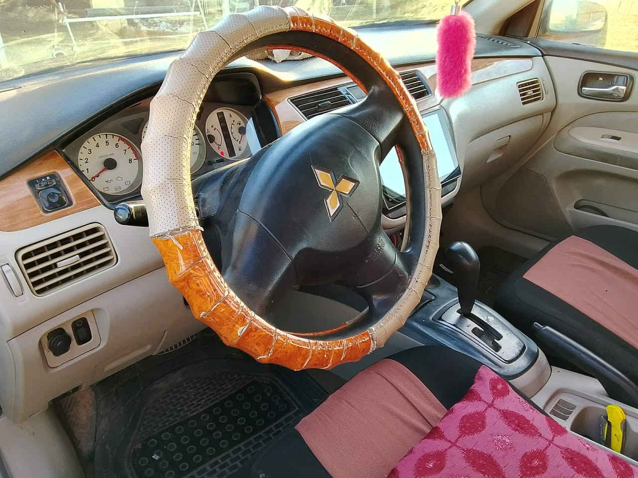 لانسر موديل ٢٠١٠ رقم  ديالى  سياره خير من الله بيع مستعجل سعر75 ورقه وبيهاا مجال للطيبن ***********هاذا رقم صاحب سيارة والشراي بخدمته
