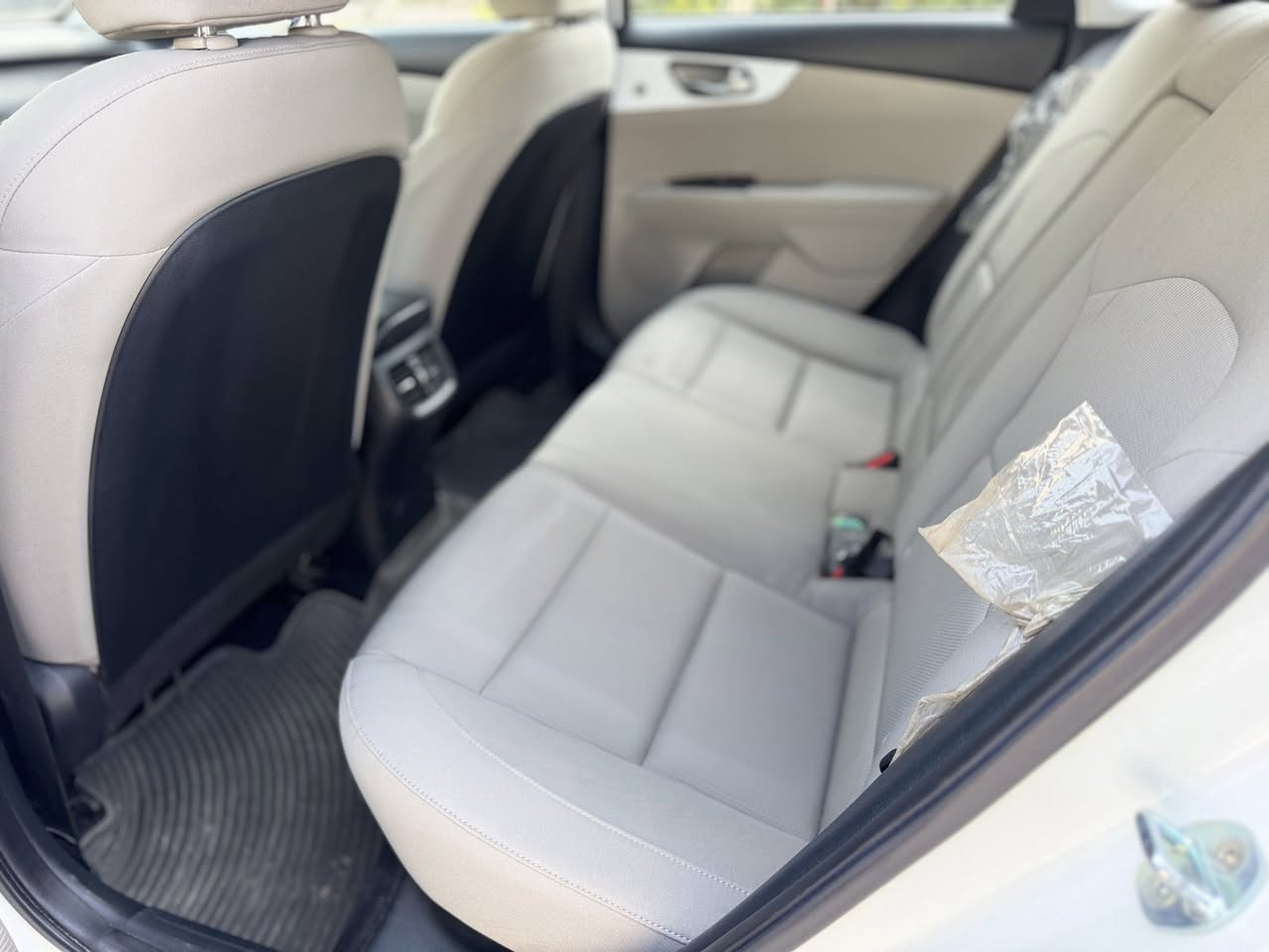 السلام عليكم

* كيا سيراتو خليجي 2021 

 شركة المجموعة الدولية العراقيه

* محرك  1600 دوش

* كير AT

ماشية ٤١ الف

* سلايد روف

* تبريد قطعتين

* أشاره بالمري  

* تحكم ستيرن 

* ويل كب 16 

ملاحظة مكفولة من الصبغ والتبديل 

    ( بارد كد شبر حلوب بسيط )

* السعر 158 وبيها مجال ان شاءالله

* مكان السيارة  / بغداد ، البنوك

* رقم الهاتف

***********
