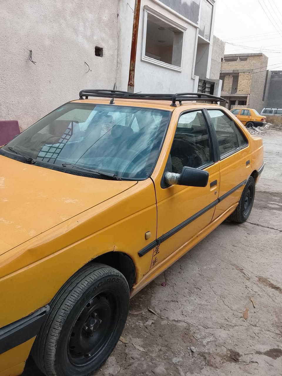 بيجو روئ ٢٠٠٩
مكينة كايمة ابيع عل هاذا الوضع 
داخل جديد دوشمه جديدة
تبريد شغال وكامل 
صدر نص عمر
تايرات نص عمر 
ارقام انكليزي بغداد 
مصفرة هيئة وغرامات 
السيارة جاهزه عوزها تجفيت
مكان السيارة بغداد 
السعر 18
رقم الهاتف ***********
