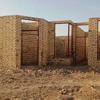 بيع مستعجل هيكل حي صدرين بناء طابوق مساحه ٣٠٠ يتكون  غرف 2 + صاله 2+ ا...