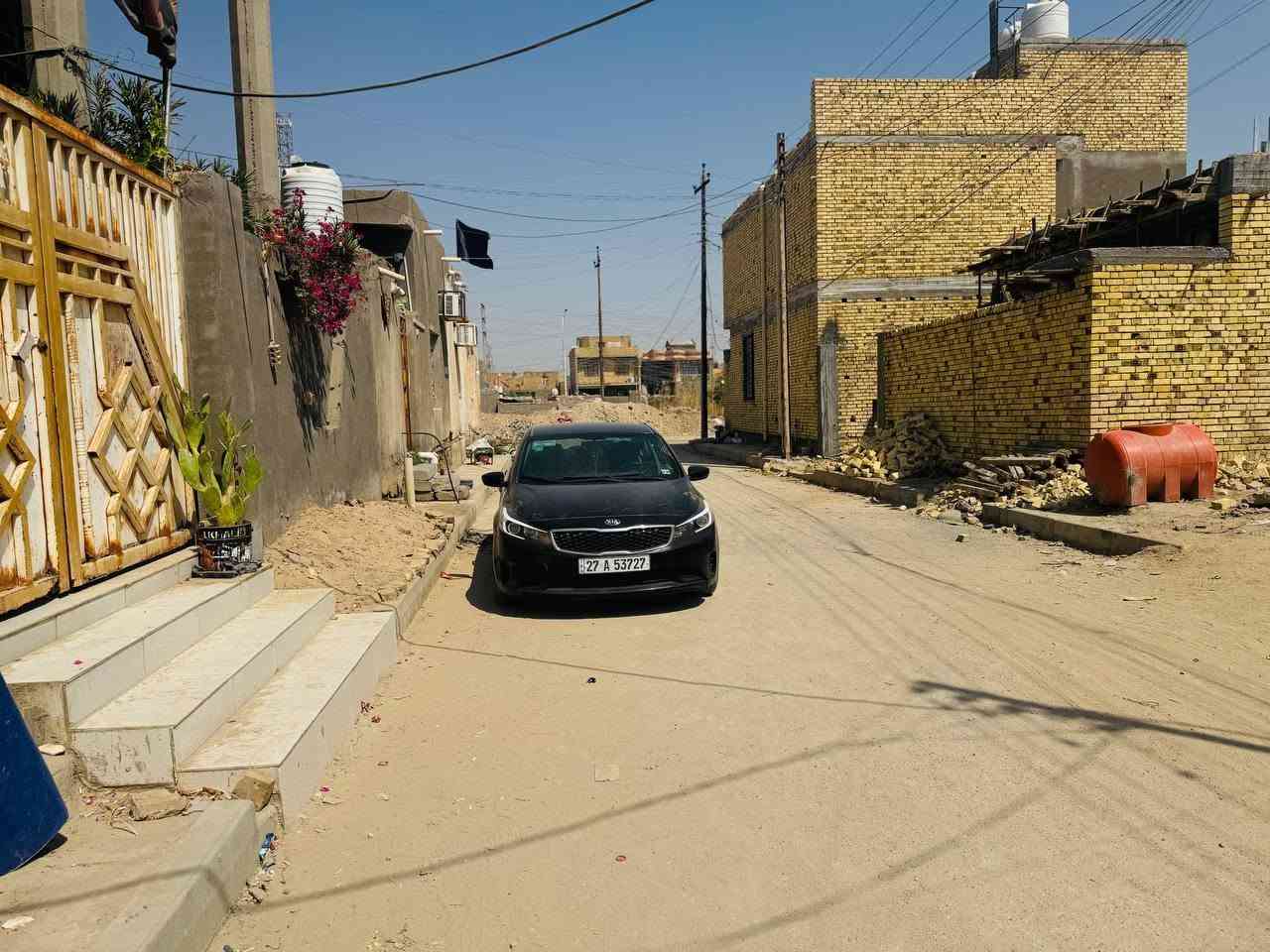 بيت للبيع مساحه ١١٠ مربع خلفي بس باب رئيسي ع الشارع المرر مترين مطبگ سيراميك بناء حديث عگاده وسقوف ثانويه نظيف كلش غرفه وديوانيه ومطبخ حمام كبير ومنور وتواليت خارجي صالتين وحده جوه والثانيه بالطابق الثاني
البيت طابوق موقعه قرب الحديقه اللي عالشارع ثالث فرع من جيهة المدخل الجديد مال الغراف صور للشارع بالمنشور الجيران كلهم ناس مرتبين والشارع هدوء
سعر البيت ٧٠
***********
