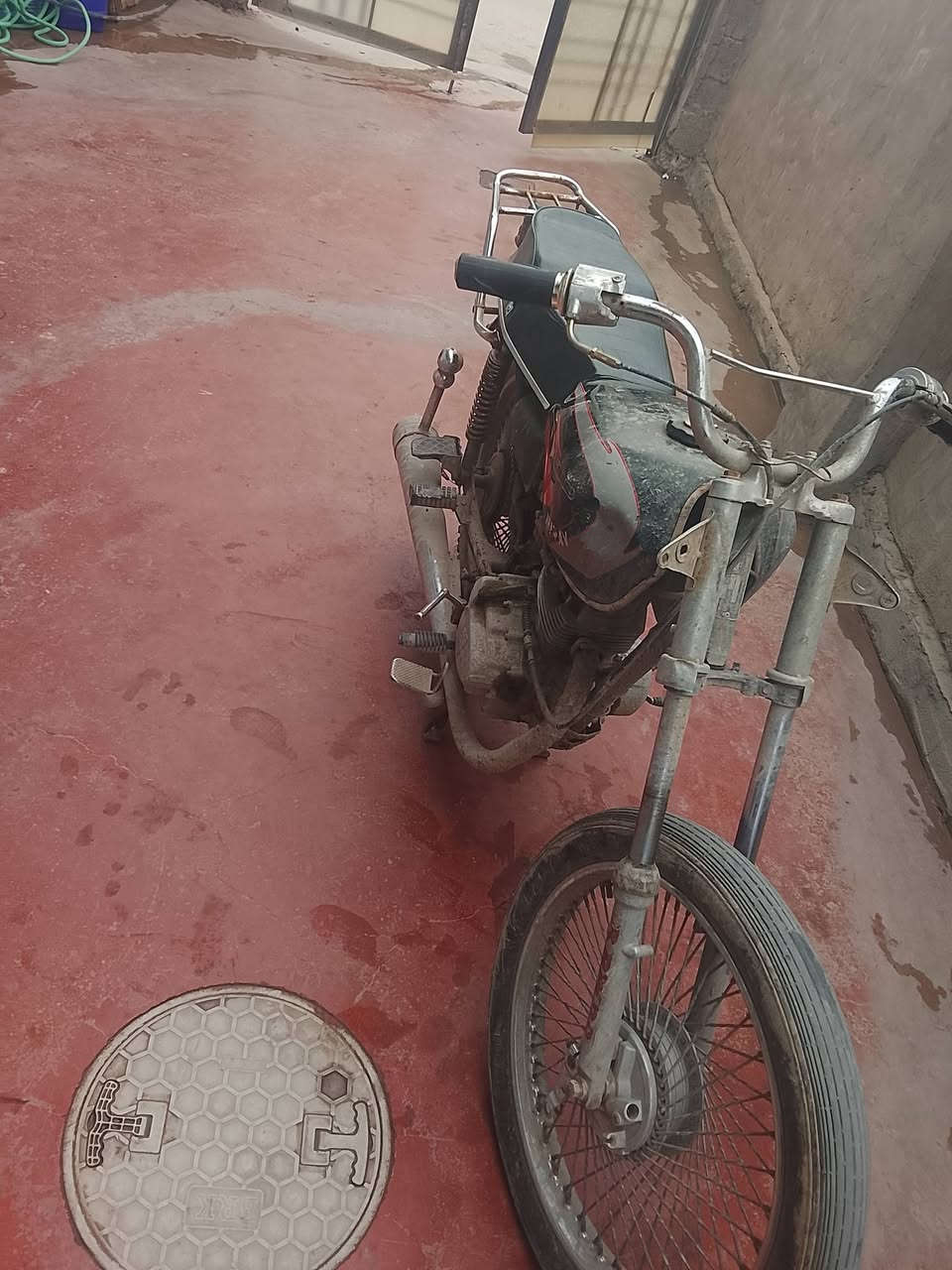 سلام عليكم دراجه البيع كوم حديد طافيه عوزه تجفيت ***********مكاني بغداد جسر ديالى سعر125بيه مجال
