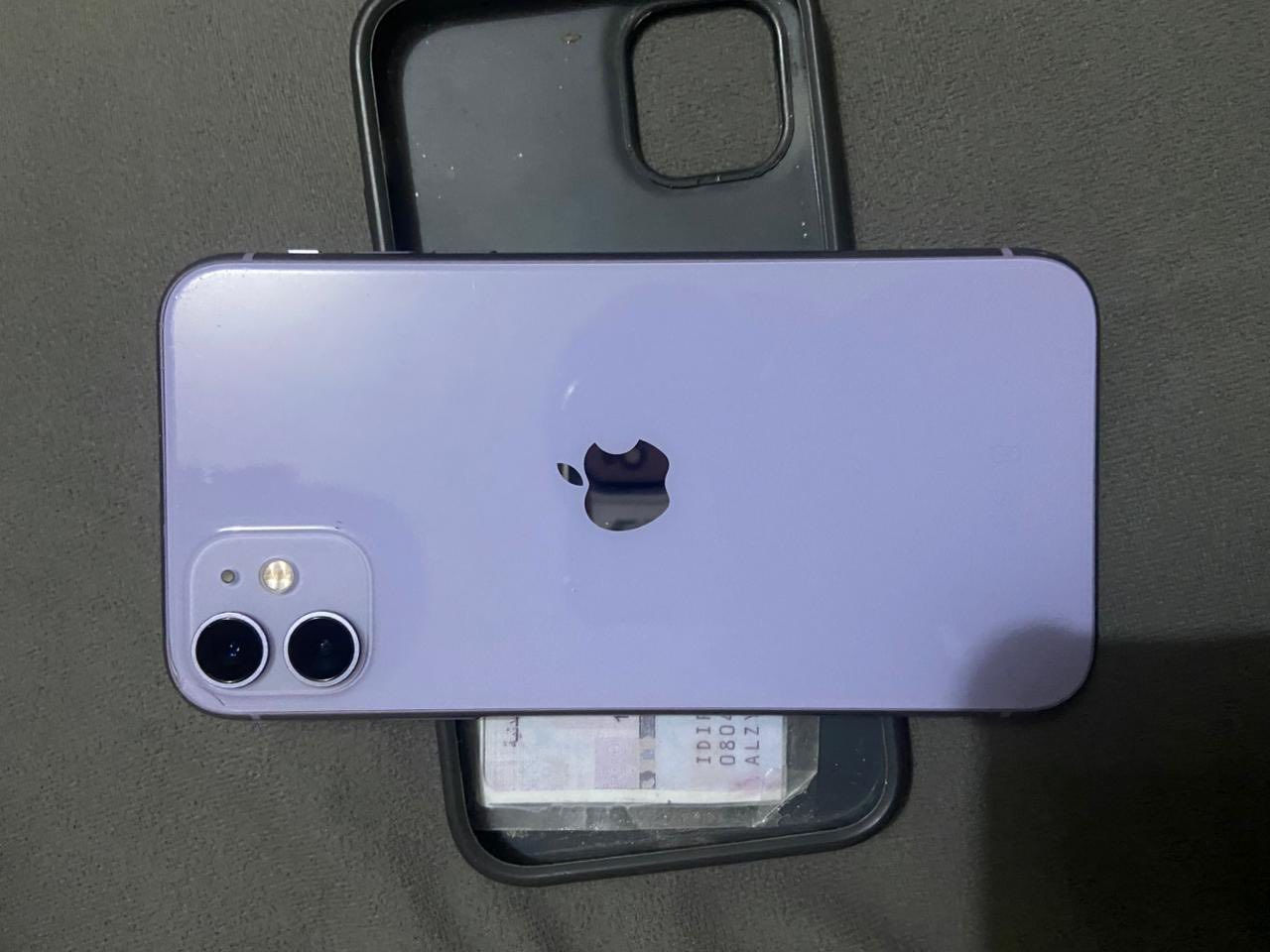 ايفون ١١ العادي  شرق اوسط الجهاز نظيف ومامفتوح واحلى من الصورة بطارية ٧٥  ذاكرة ١٢٨.
مابي غير هذا الفطر الصغير و واگف مايمشي الجهاز كلش حلو ونظيف .
للاسفسار *********** 
ممتواجد بالفيس.
