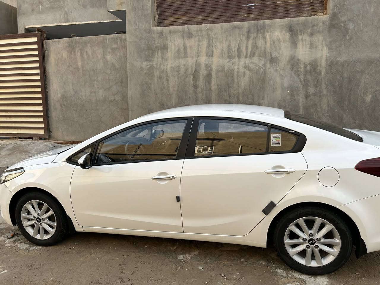 السلام عليكم 
سيراتو خليجي 2017 
أربيل بسم شركه تحويل وكاله مضمون /
مكفوله من الصبغ والتبديل 
السونار مرفق 
جديده جدا ماشيه 86 ألف 
محرك كير مكفول ع شركه 
تبريد حداديه جديده 
كله جديد 
حقيقي باب ثاني 
موصفات كأمره تحكمات مرات شفط وأشاره مرات شاشه 
عنوان حله مركز المدينه 
السعر 139 $
بيع أو مروس 
***********
