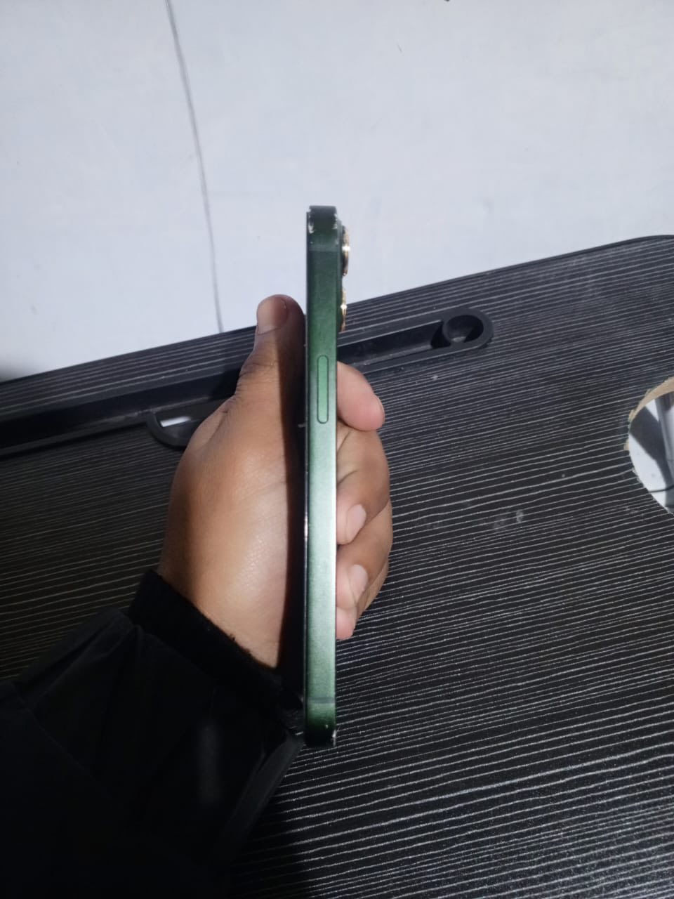 13عادي 128 بطاريه 82  فقط بي طخه صغيره بشاصي نضيف وشحن جيد للمراوس باقل منه سعره 380بي مجال قليل حك الجيه مستعجل ع بيعته ***********
