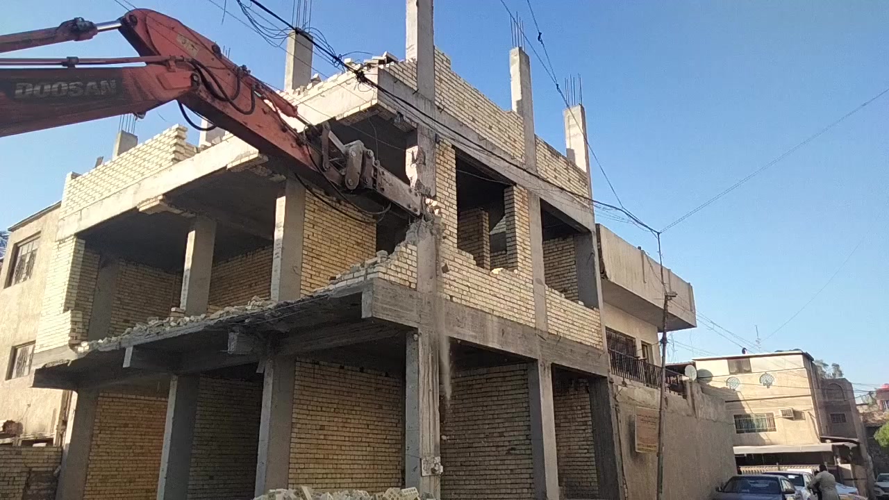 مستعدون لهدم الدور والبنايات وحفر الجفره وقطع البيوت المشتركه ورفع الانقاض وفرش السبيس والجلمود نعمل طيله الاسبوع ليلا ونهارا باسعار مناسبه                                    في بغداد هاتف *********** سامي
