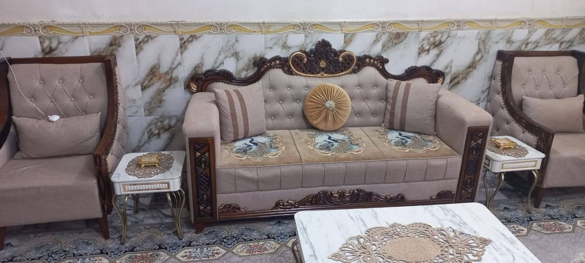 تخم طراز مصري تزكام قماش كتان مواصفاته 2 قنفات كبيرات وقنفه واحده وسط واثنان كراسي مع 4 طبلات واحده كبيره و3 متوسطات الحجم السعر مليون و500 مع الطبلات مستعمل اقل من 6اشهر نظافه فول العنوان كربلاء المقدسة للاستفسار الاتصال ع الرقم*********** ومتوفر واتساب وماسنجر
