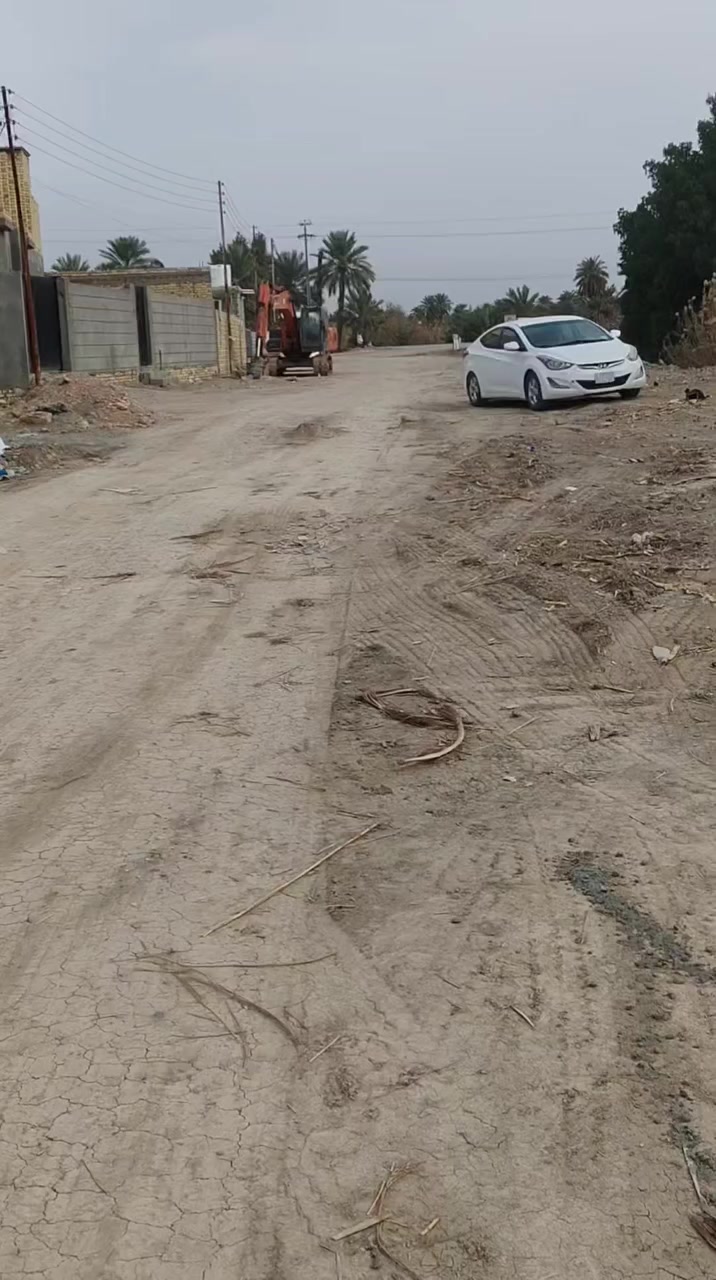 قطع للبيع زراعي عندي مساحه ٢٠٠متر وعندي ١٠٠متر قريبات للدله كلش للشارع العام كل الخدمات موجوده للتواصل على ***********
