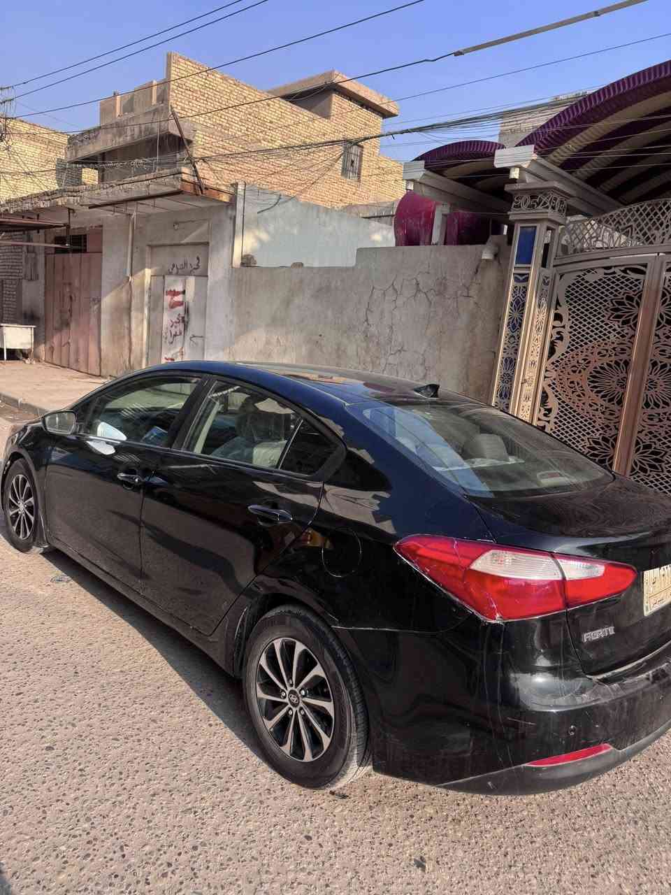 السلام عليكم 
فورتي 2015  
مكينه 2000 دوش
وارد امريكي 
صور الحادث والسونار موجوده بالصور
انضربت عندي جاملغ خلفي وقبق الجنطه 
بدلت القبق ولدعاميه نفس اللون
ماشيه 90 الف
رقم بغداد حره
مكانهه ميسان العماره
السعر 95$
***********
0786 069 0888
