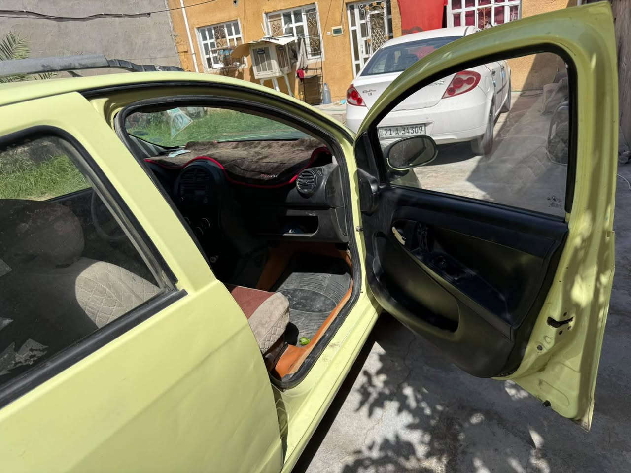 سلام عليكم اعيد النشر بسبب الوعود الكاذبه  جيلي باندا كير مكينه مكفولات صدر امامي خلفي جديد حداديه جديده سياره جاهزه كن كلشي نقصها بس غاز لتبريد فقط ترايك وين ميعجبك وترايها ناعم كلش لايت زنون كهربايات كله شغاله راعيها ماندله ابيع كوم حديد رايده ب14وبيعا مجال مكاني بغداد المدائن***********
