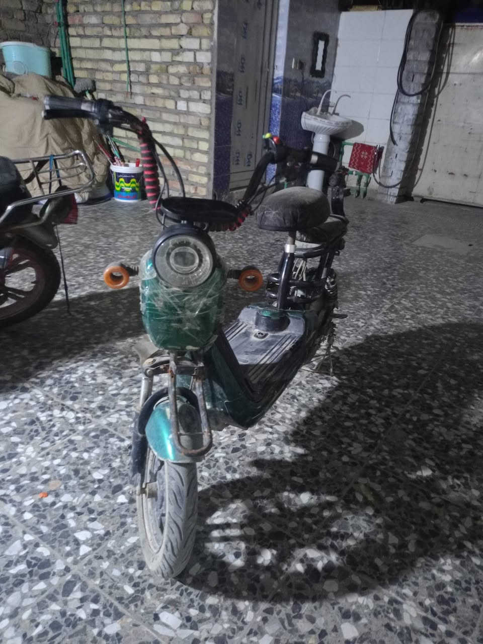 دراجه للبيع شحن يطاريات جدد العبيدي راسه
***********
