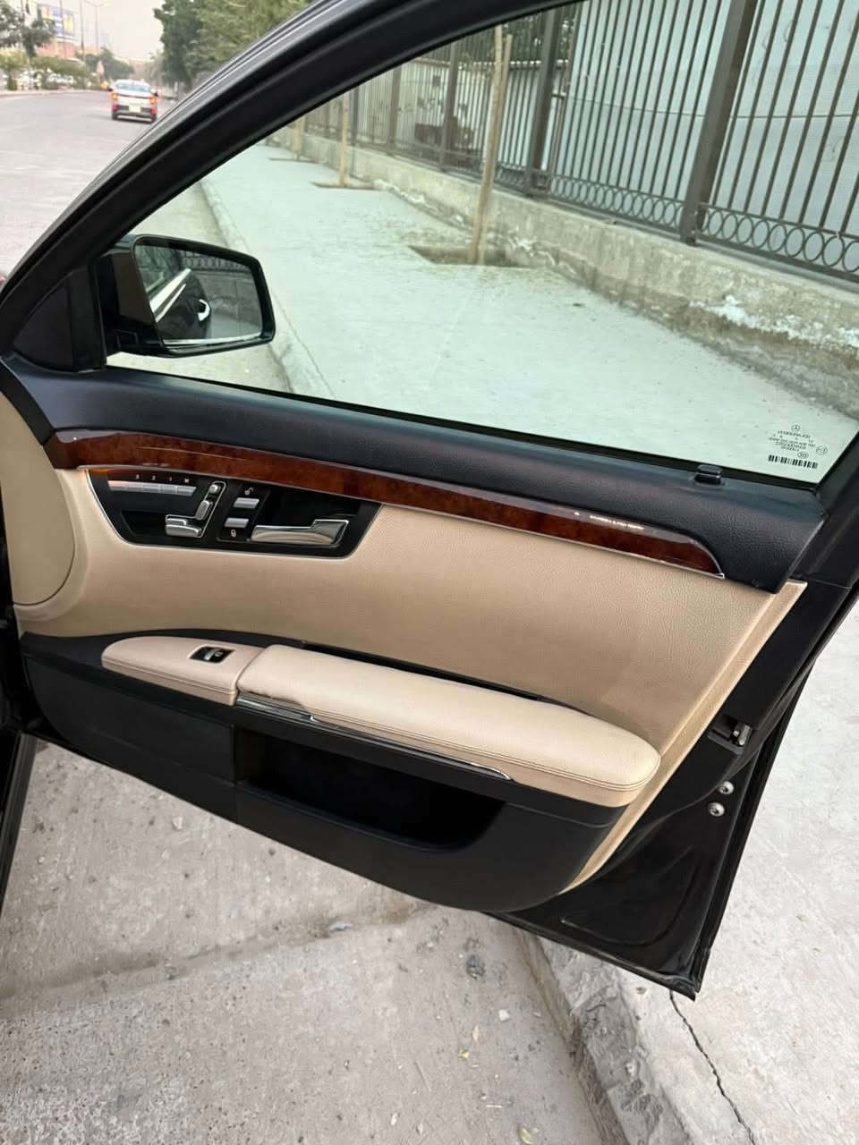 🚗 مرسيدس S-Class خليجي طويل 2011 للبيع 🚗
وارد خليجي – فول مواصفات

🔹 فتحة سقف بانوراما
🔹 خمس بردات
🔹 مقاعد خلفية كهرباء
🔹 أبواب شفط + جنطة شفط
🔹 ستيرن كهرباء
🔹 ناظور ليلي 🌙
🔹 رادارات أمامية وخلفية
🔹 لايتات زينون
🔹 مكينة + كير + حدادية مكفولة
🔹 نوزلات جديدة
🔹 فيتبم جديد
🔹 السيارة جاهزة بالكامل
🔹 غرفة جديدة
🔹 اللون: أسود 🖤

📍 مكان السيارة: بغداد
📄 رقم السيارة: بغداد

📞 للاستفسار: ***********
