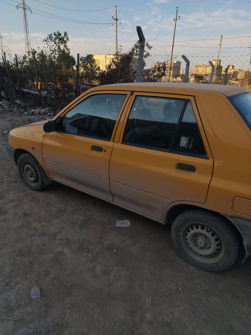 السلام عليكم سايبة موديل ٢٠٢٣ بااسمي قادسية للبيع خاص مفتوح فقط بيهه فقط بارد شبر باب السائق مع الجوملغ الأمامي *********** ماشيه ٤٢ كيلو العداد اخوان الي موشراي لايعلق فقط اتصال ارد
