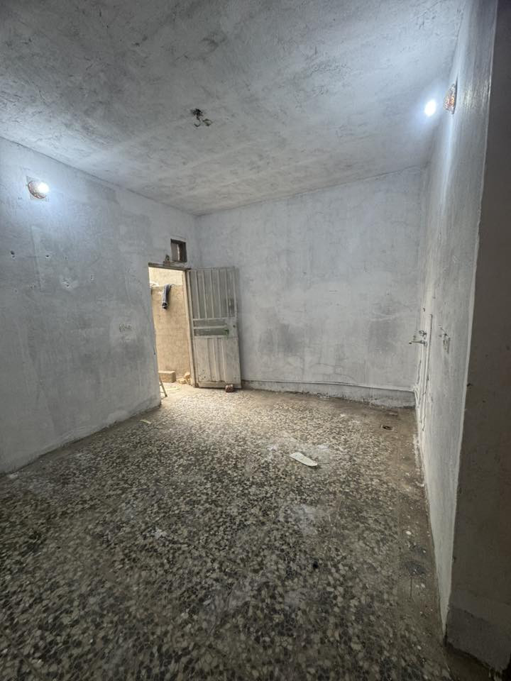 السلام عليكم دار للايجار المساحه ١٠٠متر بالحولي مقابل مجمع السلام السكني ع الشارع  السعر ٢٢٥ الف  ***********
