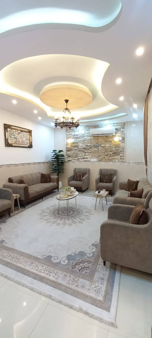 #اعلان مشتمل للبيع موقع مميز وره جامع ابي حفصه ثاني بيت من شارع
المساحه ١٠٠متر مربع طابقين
نوع العقار طابو زراعي
 يحتوي طابق اول ع غرفه وهول واستقبال ومطبخ وصحيات
طابق ثاني يحتوي ع غرفتين ومطبخ وصحيات

لطلب السعر خاص او اتصل ***********
