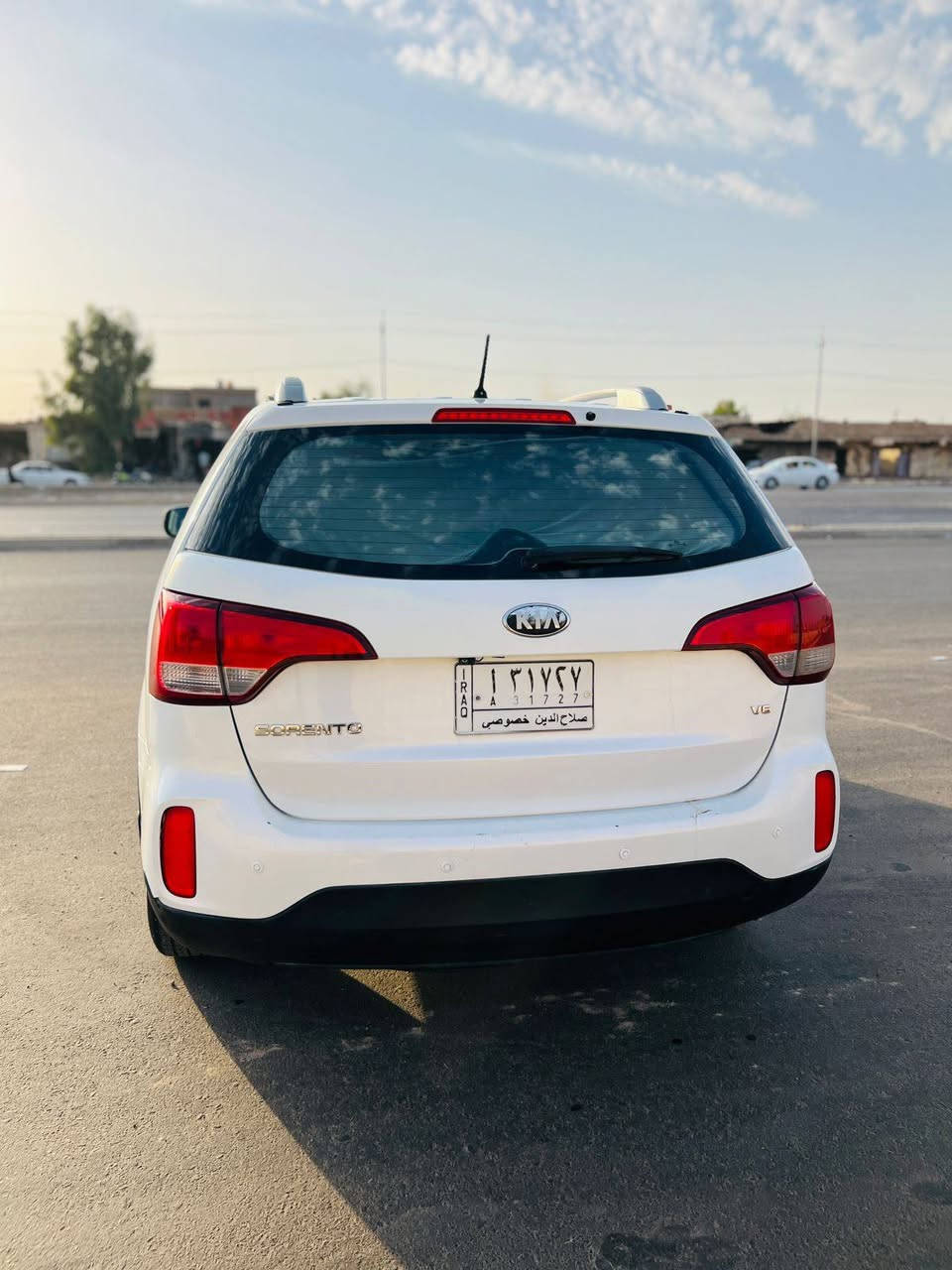 سورنتو ١٣ شكل ١٤
خليجي ٧راكب
 ٦سلندر
 سعرها ١٨٥ .بيها مجال قليل مكلف بل نشر ***********مكان السياره بيجي
