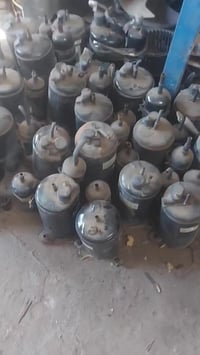 ماطورات ٢طن سبالت ومكيفات العدد٢٦للبيع اخوان الماطورات شغاله يعني شغال...