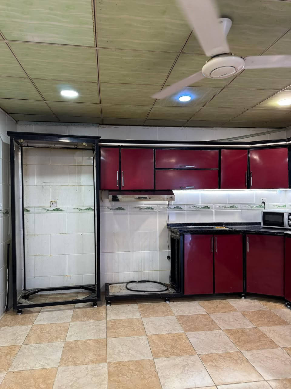ق كامل مع اضائه LED سعره ٤٥٠ الف وبي مجال 
*********** وتساب
