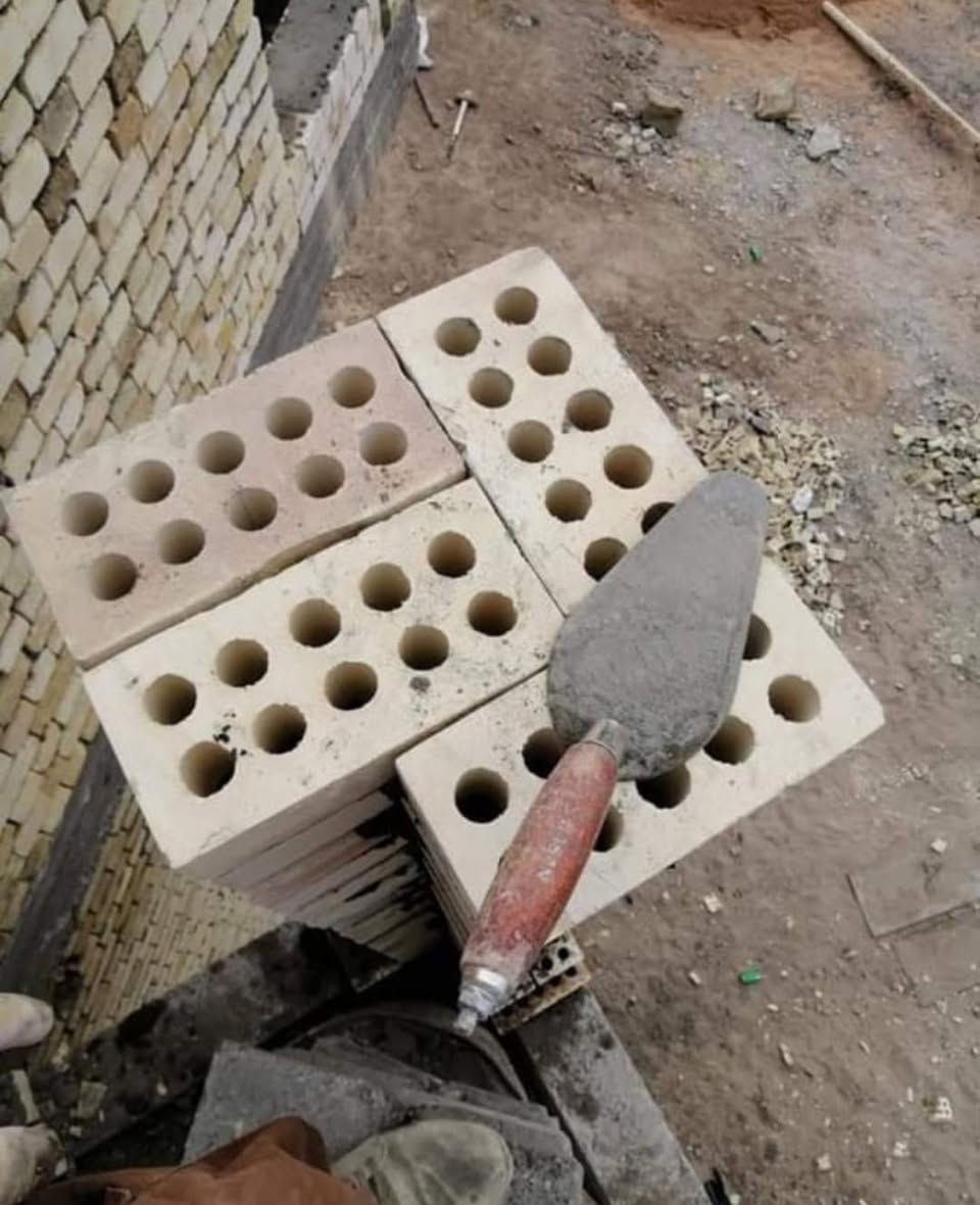 خلفه بناء في النجف ***********
