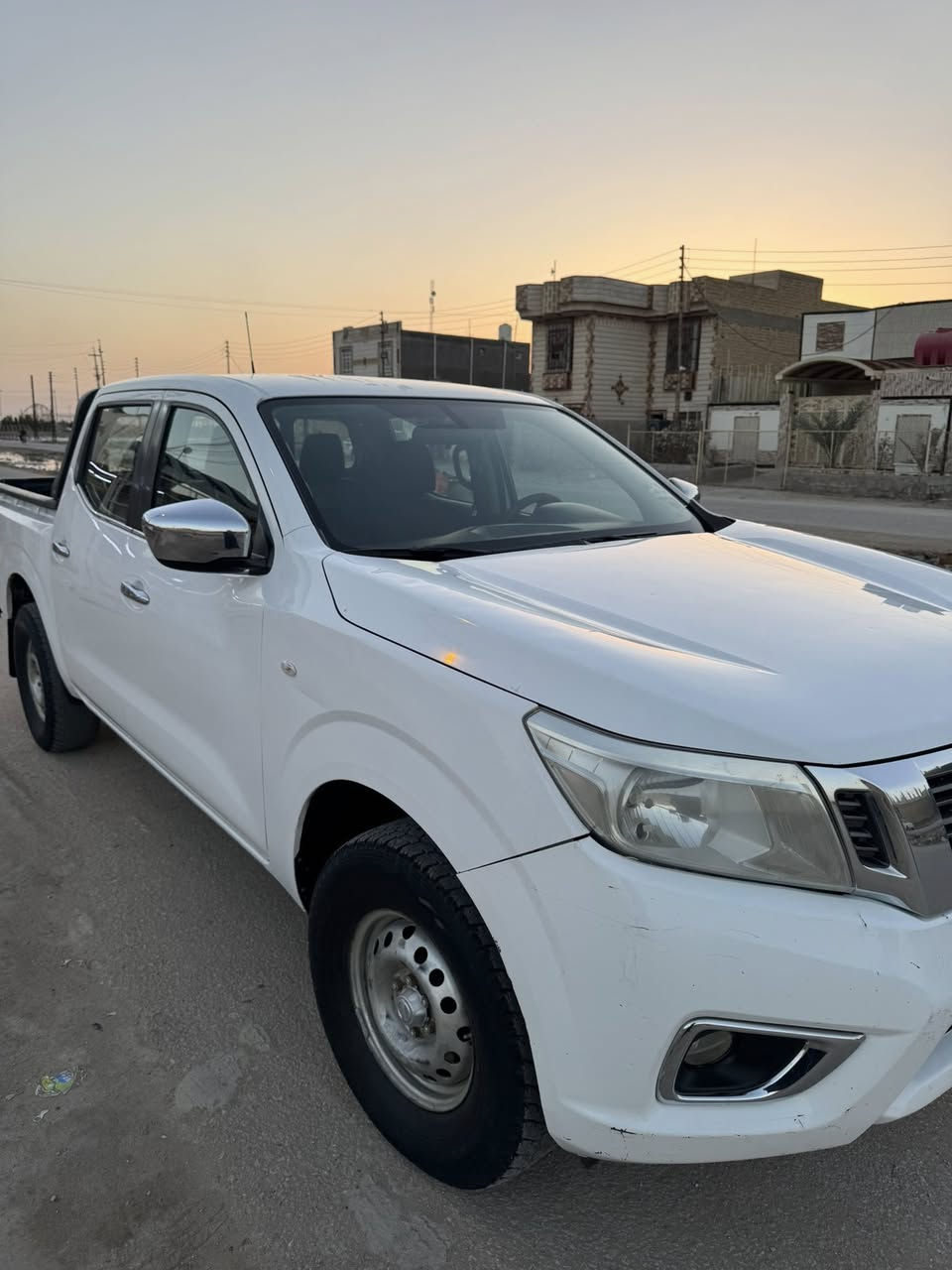 نيسان نيفاره 2017 مكفوله فقط بارد اشبر بل جاملغ 
مكينه وكير شرط لوحات وسنويه جدد كير عادي
***********
