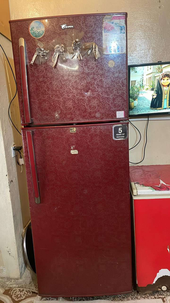 السلام عليكم غراض للبيع مستعجلين عليهة الدورة الصحة
