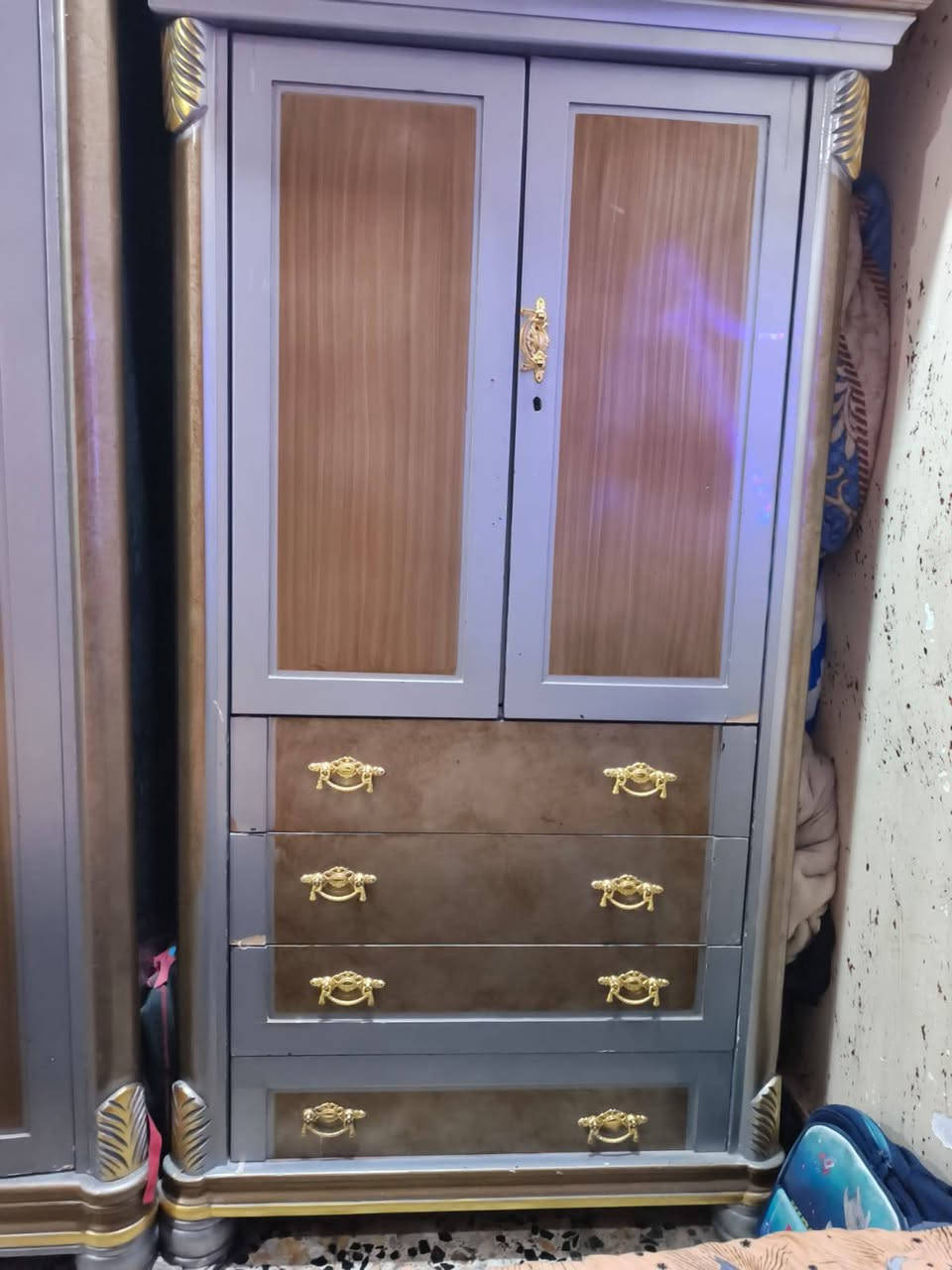 سلام عليكم غرفه كويديه للبيع
المكان بصره حيانيه 
السعر 800 وبيها مجال 
***********
