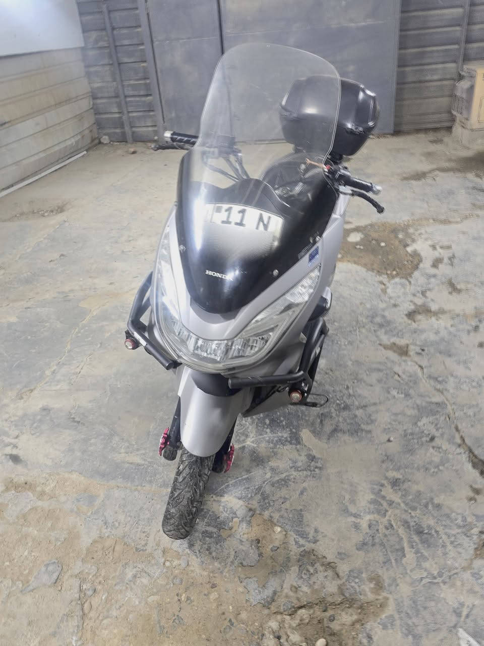 السلام عليكم pcx جيل ثاني وارد ياباني مرقمه بغداد ماشيه 23الف ***********
