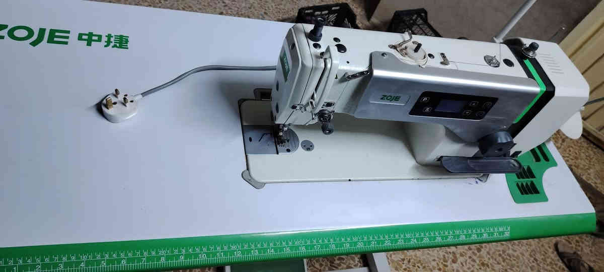 مكينه خياطه للبيع مستعمل شي قليل اخو الجديد السعر على الخاص او الاتصال على الرقم ***********
