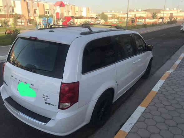 مكلف بلنشر خاص مااجاوب
*دودج كرفان 2020*
 لون ابيض للبيع 
رقم بغداد الرقم الجديد باسمي هزة جديدة سنوية غير نافذة
محرك 6 سلندر 3600
مبرمج المراوح
دهن وفلتر گير مبدل جديد
حجر البيئة سليم
تبريد 3 قطع بحالة ممتازة
تدفئة المقاعد الأمامية كهربائية
أبواب كهربائية
جامات أمامية ووسطية وخلفية كهرباء
كاميرة خلفية أصلية
حساس ضغط الإطارات
مانع انزلاق
منفذ كهرباء 115 ڤولت
فتحة فيت بم
إطارات جيدة
بطارية جديدة
حدادية جيدة
أماكن تخزين تحت المقاعد الوسطية والخلفية
أماكن تخزين ومجرات بالفرس الأرضي 
فرس سقف
الضرر موضح بالصور
السعر 180
*قابل للتفاوض و البيع مستعجل جدا*

رقم صاحب العجلة
***********
