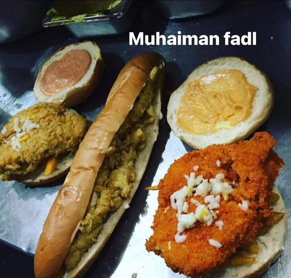 السلام عليكم 

شيف غربي سناكات كنتاكي ساندويشات 
بركر امريكي اختصاص 
شاورما مقبلات  
اداره مطعم ومنيو كامل 
صوصات وكالات 

الاتصال ***********
