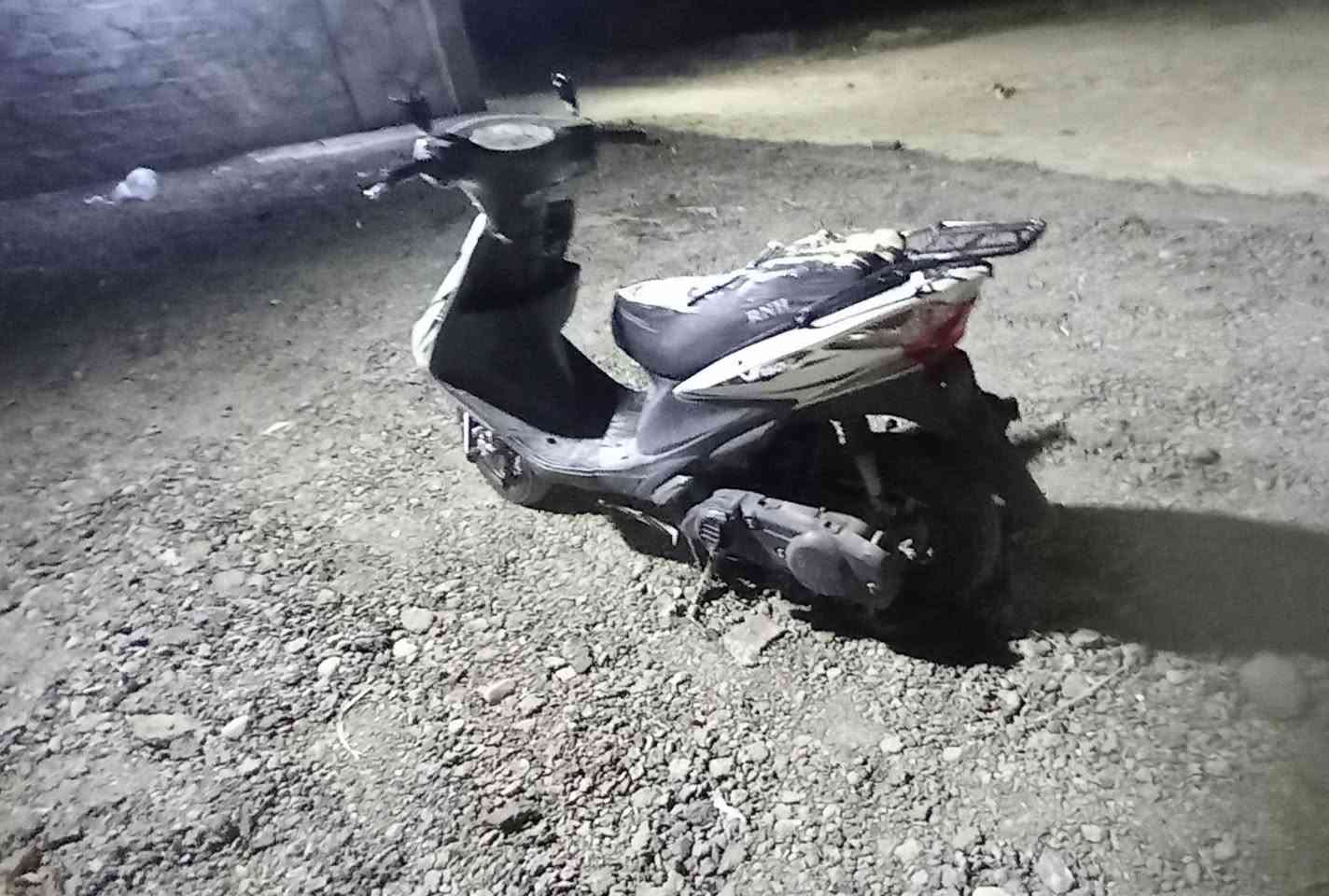 السلام عليكم دراجه للبيع سكنس القديم  صيني مكينه 150دراجه كامله مكمله من كلشي دايرات جدد سلف جدين نكره باتري جديد اشاير كدام وره شغالات لايت علي ناصي ثلطي شغال دراجه بس عايزلها كابريته  تجفيت جديد وسرعتها 120وسعرها 250وبيها مجال مفاجه بعد ما تشتغل المكان الدراجة الدوانيه قضاء السنيه الرقم ***********مكلف بل نشر
