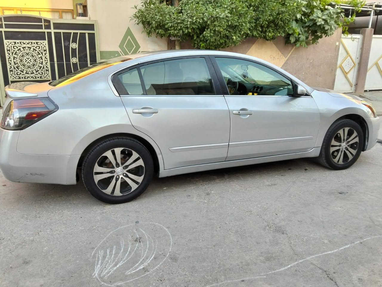سلام عليكم
نيسان التيما موديل ٢٠١٠ خليجي 
كير و محرك و تبريد وكهربائيات بشرط 
تخم تايرات جديده 
صدر جديد 
سياره بيه صفحه كلير بدون حادث بدون ضربه 
سعره ٧٩ وبي مجال كلللش قليل 
مكاني كركوك
متواجد واتساب فقط 

***********

