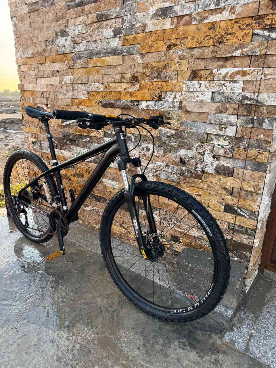 السلام عليكم. الوحش الامريكي ماركة CANNONDALE  (( للبيع او مراوس  برود ))
نظافة اكثر 95%
سيت التوس حديث سبيد 9×3
بريكات هايدروليك تيكترو 
ويالة وزن ريشة تتحمل اوزان عالية جداً ماركة 
تايرات اصلية غنية عن التعريف DURO تايوان 
سرج ماركةGT
مدة سرج دبل ماركة ZOOM
حجم الدراجة 27.5 عالية 
دراجة نظيفة بمعنى الكلمة 

مطلوب مراوس برود او بيع 
للتفاصيل خاص وسعرها جداً مناسب لليرغب بالشراء 
توصيل موجود 
 ***********
