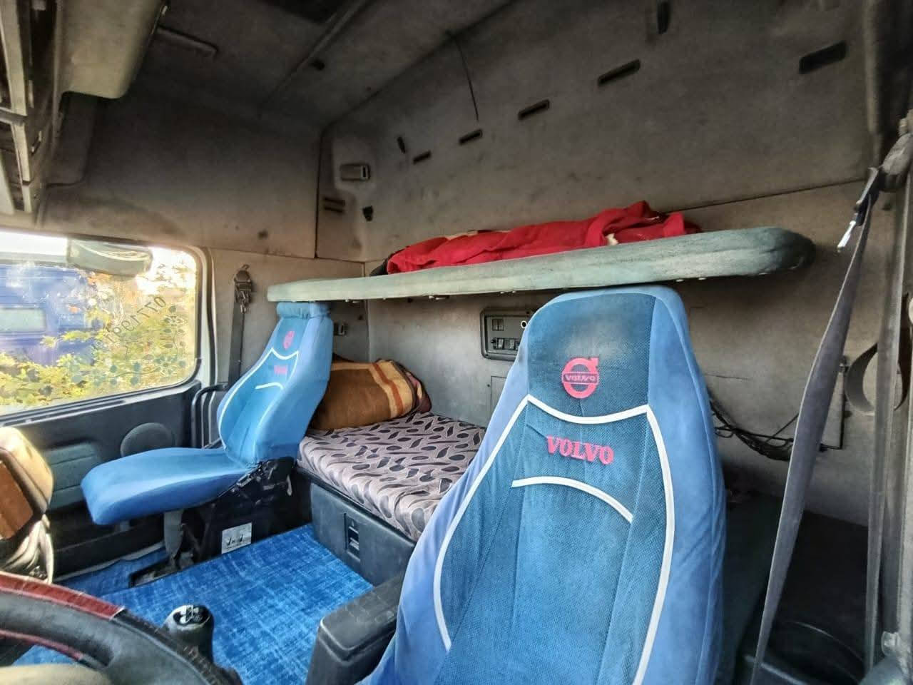 #فالفوا موديل 2002 محرك شيطاني كصه
#كير عادي 3×3
#دينموا وحساس سوبر وبطاريات وتخم تاير رأس جديد
#سنوية_جديده ل 2028 ورقم سليمانية جديد 
#حصة_كاز_كركوك

#عربانه_اوربي مربوطة بالسنوية 3 دناكير
#والرابع لاعوب على ظهر السيارة مع الوياله  يحتاج فقط زوجين تاير ويربط
#السعر 175
مكان السيارة كركوك
للاستفسار عن السعر *********** بي واتساب فايبر
