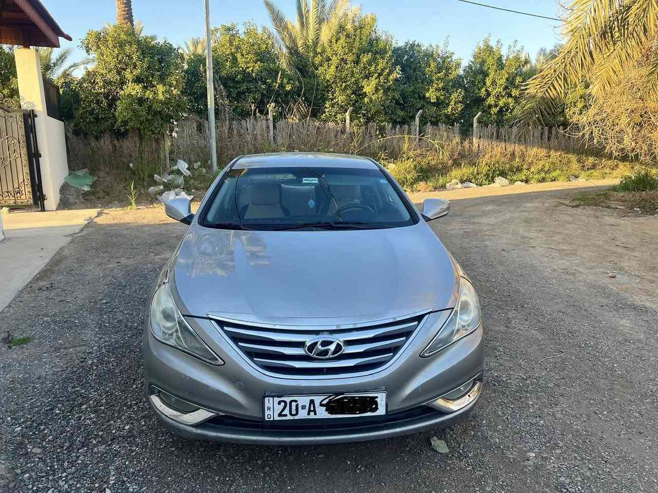 سلام عليكم للبيع سوناتا 2012 وارد خليجي كوري محرك 2000 محرك وكير حداديه بحاله جيده مواصفات تجي                                     
حساسات +قطعتين تبريد و اشاير بلمري تدفئة كشنات 
مري شفط تخم تاير جديد السياره بصمه فول عدا الفتحه بيه اربع قطع صبغ جهه السائق رش بدون معجون السعر 92$ وبيه مجال الاتصال على الرقم ***********
