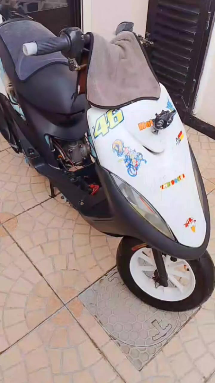 سلام عليكم اخوان مرخصت مدير الاكروب اخوان هاي دراجه للبيع مال لعب دراجه نشطه بس انتركت بسبب العمل وعدت ادامتها والي يريد يتاكد يطب خاص اشوفه تصوير الادامه وشغل الدامه دراجه مكينه 55 
 غيرت بس كلجاتها شديت رياضي صفر يعني مختصر ترتبت اكثر دراجه نضيفه نقصها بس شوته والشوته عندي بس تعبانه 
السعر خاص 
موجود خاص وموجود على الرقم ***********
