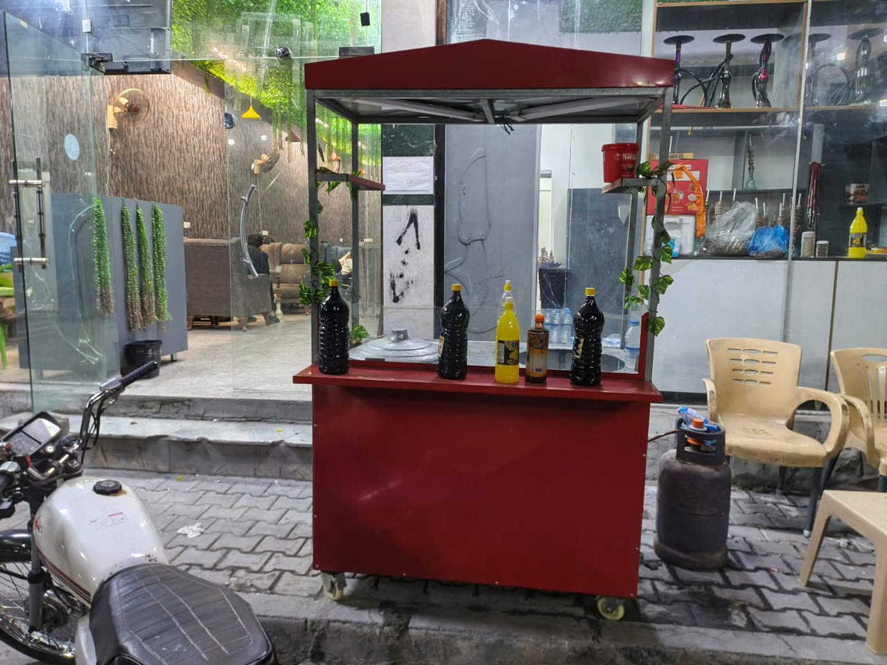 ١٣٠ الف فقط
كامله هيه وغراضه
كربلاء 
,***********
