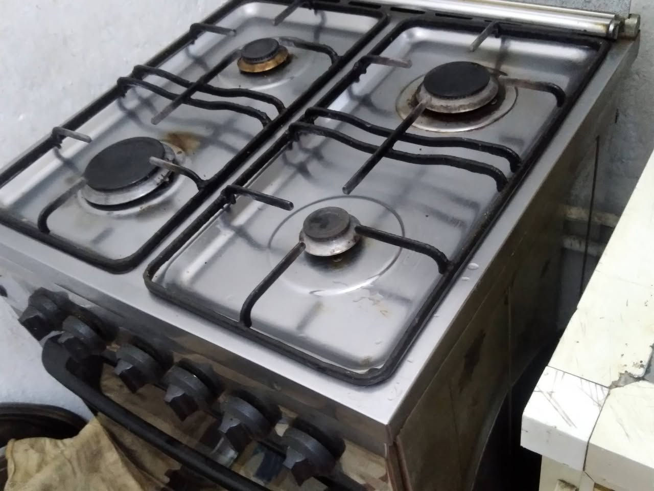 سلام عليكم عندي سخان وطباخ البيع  *********** بي وتساب
