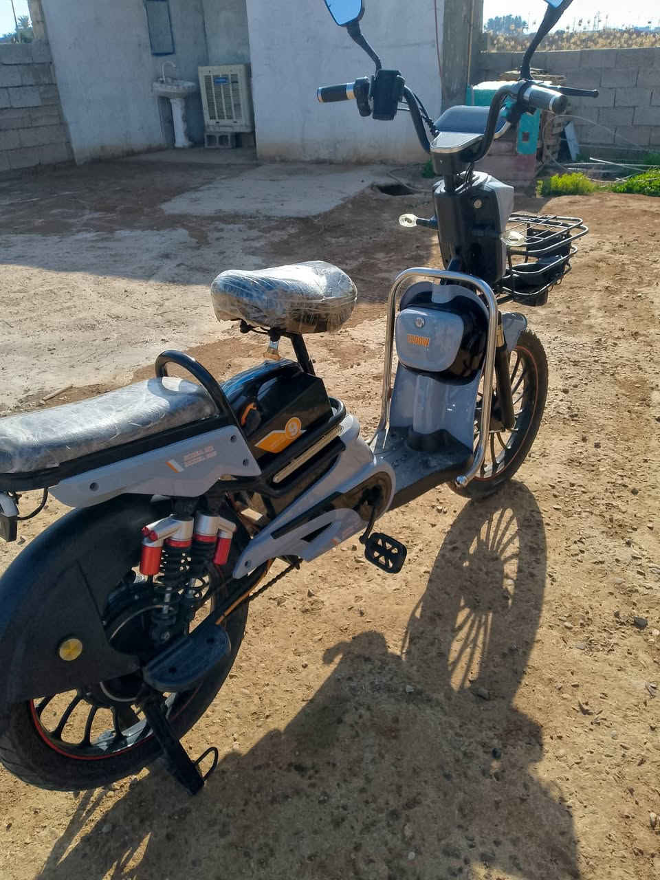 دراجة شحن موديل 2025  ماشي شيء قليل من  البيت إلى مكان العمل كامل مواصفات خمسة بطاريات نظيفات واربعة نمر للايت عالي وناصي اناره كاملة ودبل اشارة بصمه عدد2 وسويج تشغيل وقفل الستيرن وقفل الكشن وقفل الجنطة  السرعة 99 نظافة فول أخو الجديد   وتشغيل نظام بلوتوث 

السعر 450 وبيه مجال 

للاستفسار الاتصال على الرقم ***********
