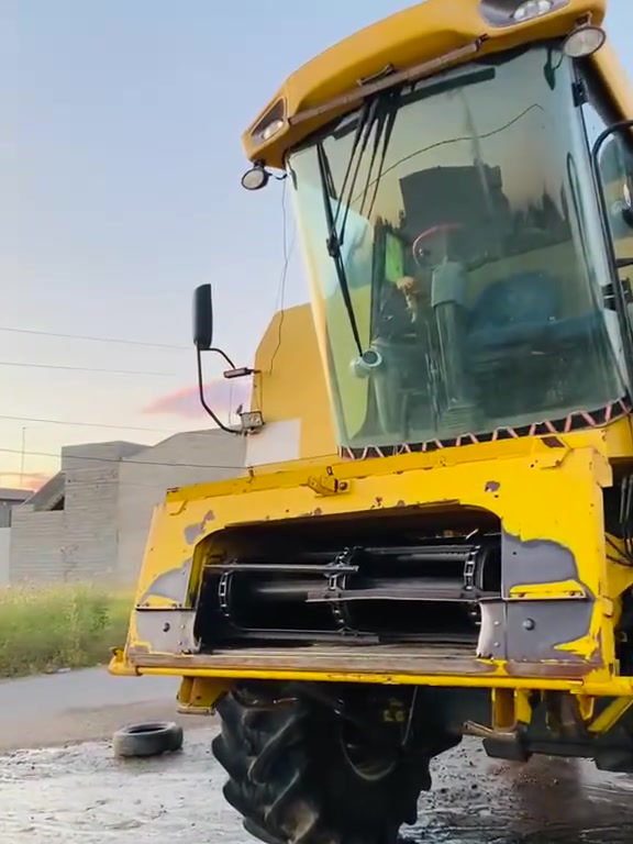 للبيع نيو هولند موديل 2008
حجم 80 50 كامل مواصفات جاهز للحصاد 
***********
