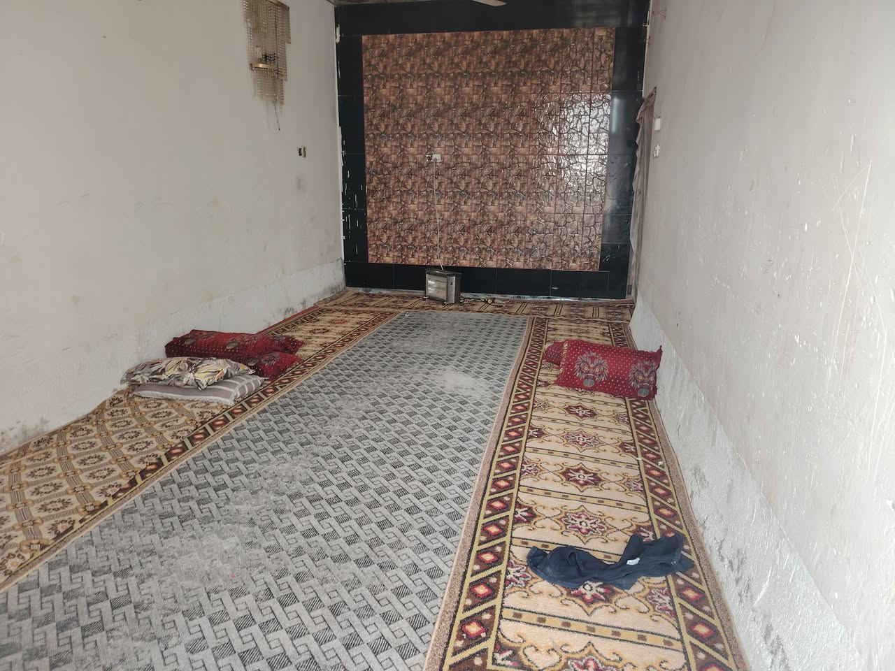 من رخصت الادمن المحترم بيت ١٠٠متر بلوك السقف صب غرفه استقبال مطبخ خدمات حديقه خدمات السعر ب18 وبي مجال *********** ا المسيب طريق ابو الجاسم
