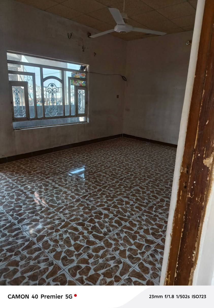 السلام عليكم شقه للايجار القادسيه الثانيه شارع ابو وليد شقه طابق ثالث ايجار 200  ***********
